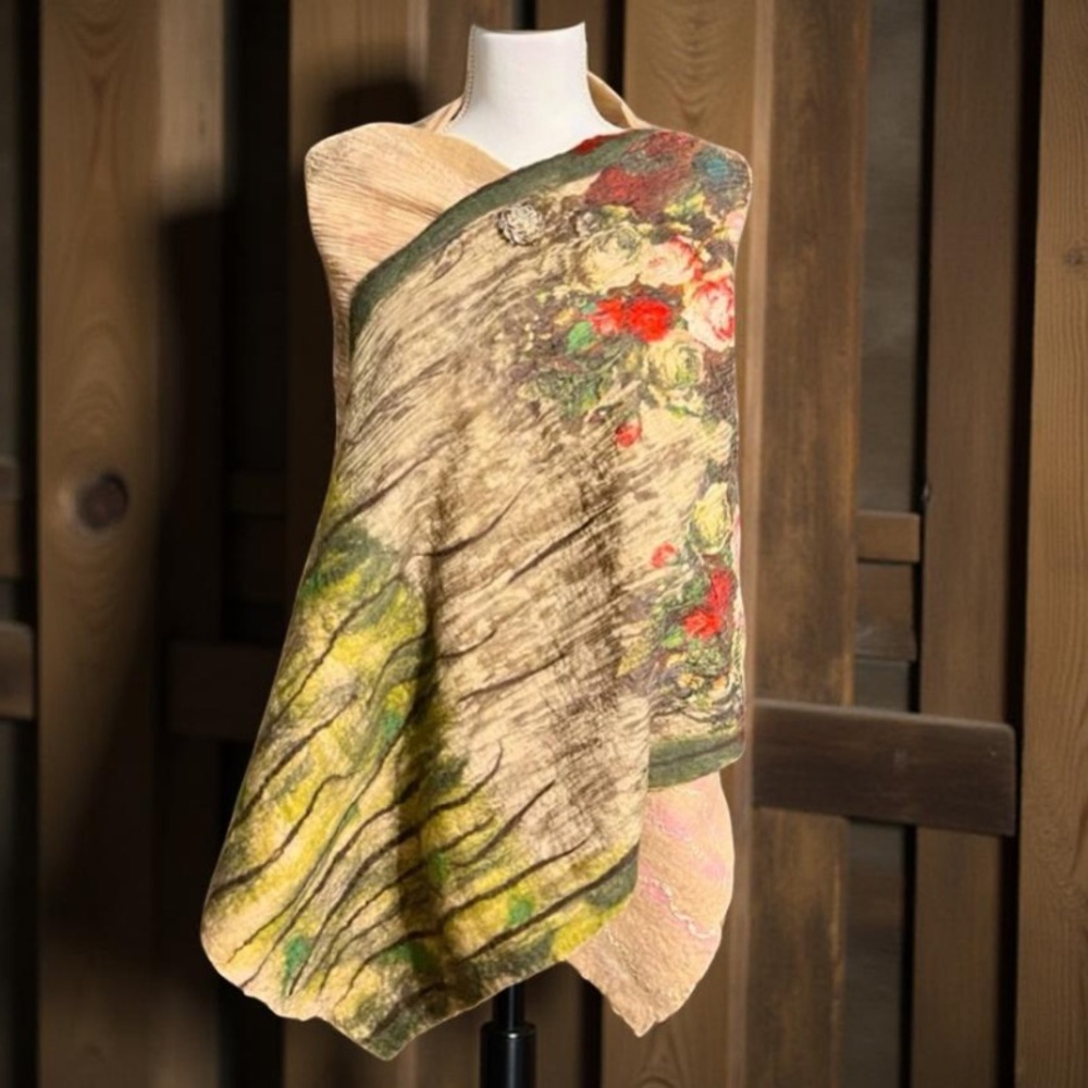 Wool shawl - Floral Wool & Silk shawl very soft & warm Hand crafted L 74”
W 24”